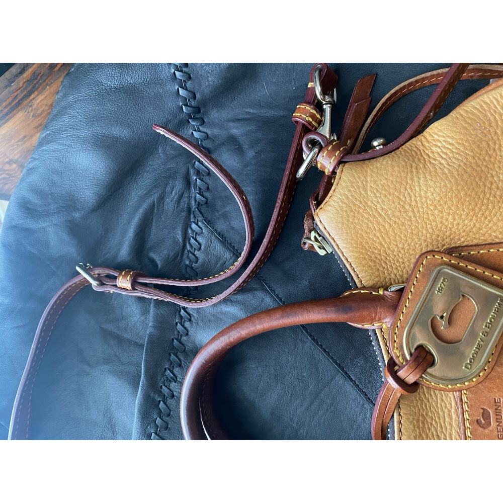 Dooney & Bourke Florentine VTG Satchel Med Camel Tear Drop Crossbody Rare Classy - Picture 6 of 9